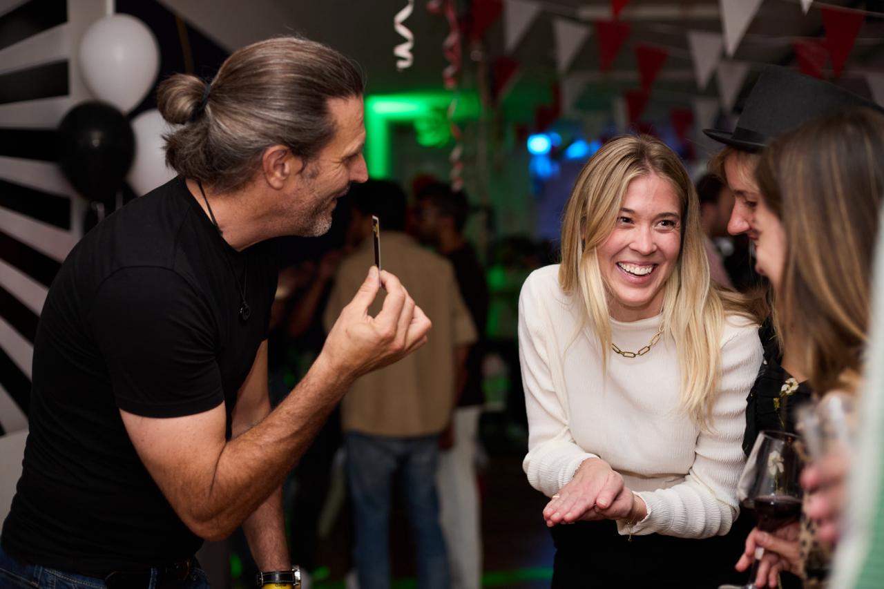 Magician Saint-Tropez creating laughter and reactions during a social event